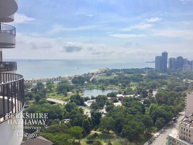 Foto del edificio - 2020 N Lincoln Park West