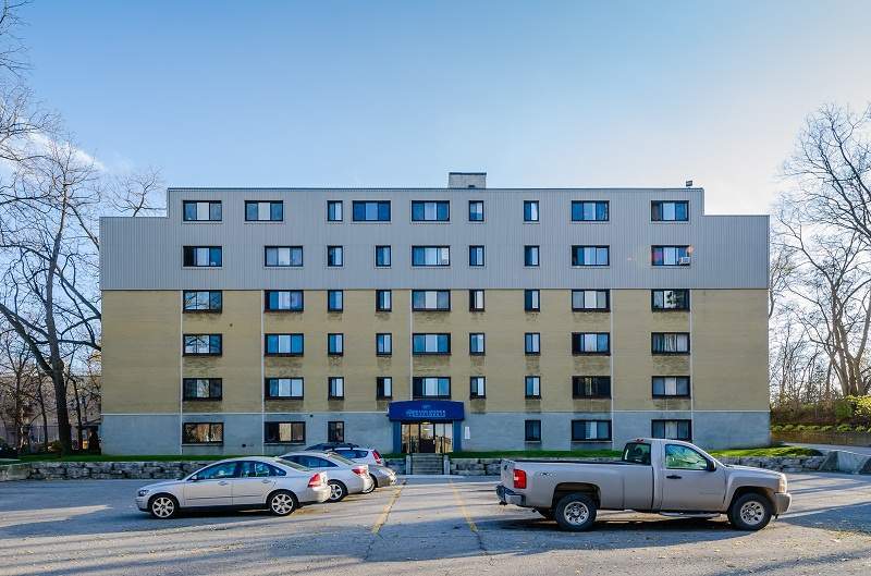 Primary Photo - Grand Avenue Apartments