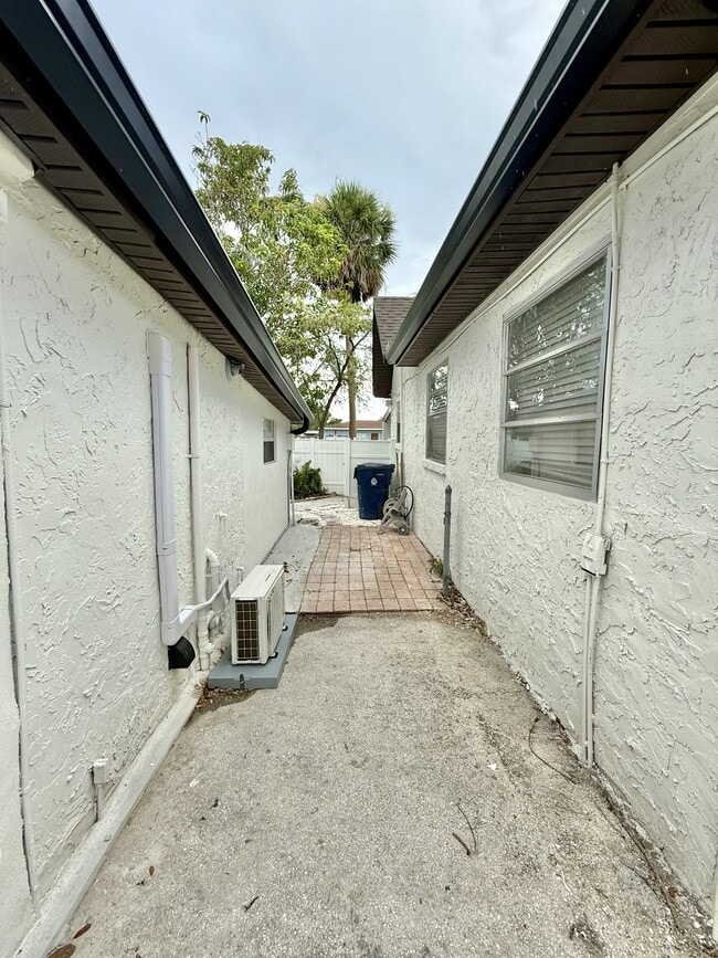 Building Photo - 3148 W Cordelia St