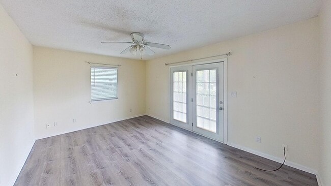 Building Photo - 181 Maple St