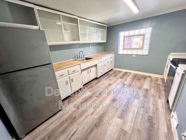 Building Photo - 810 Merchant St