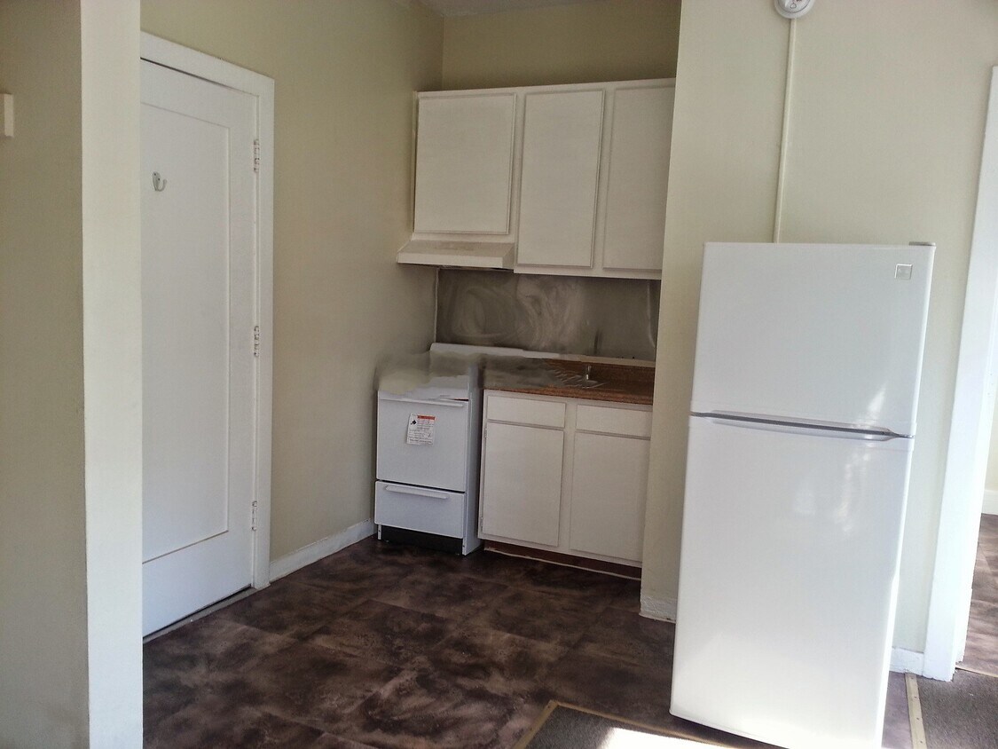 Foto principal - 456 S Kenmore Ave