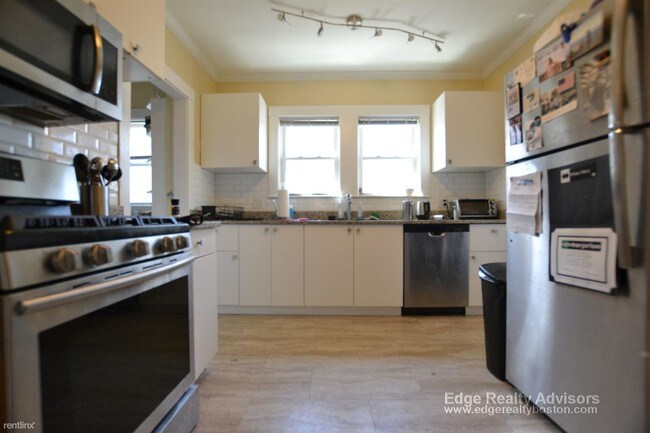 Building Photo - 5 br, 1 bath  - 21 Bentley St