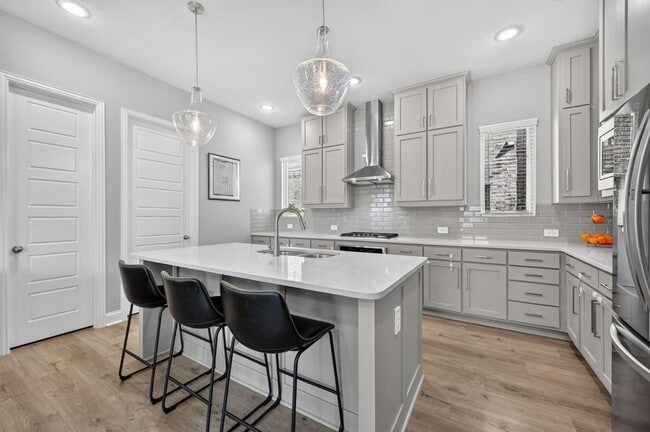 Building Photo - 12991 Vinson Dr
