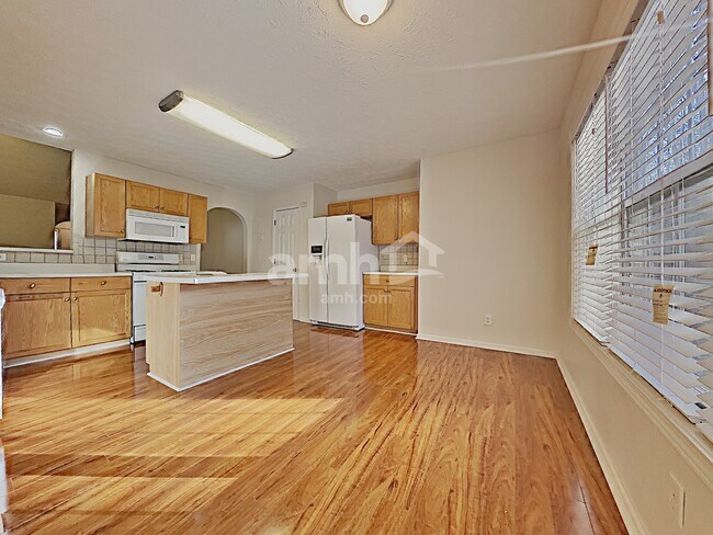 Foto del edificio - 211 Christopher Drive