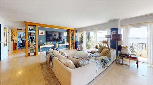 Foto del edificio - 1800 NE 114th St