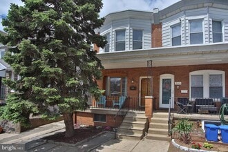 Building Photo - 207 Lauriston St