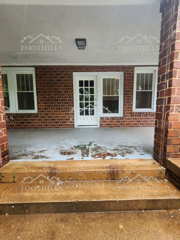 Building Photo - 1208 W Whitner St
