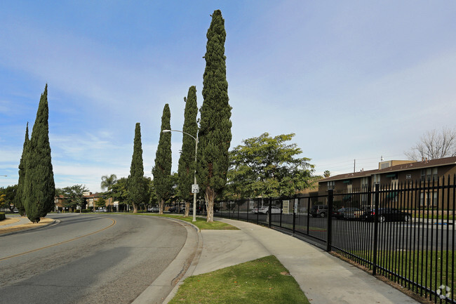 Building Photo - Sierra Woods Apartments