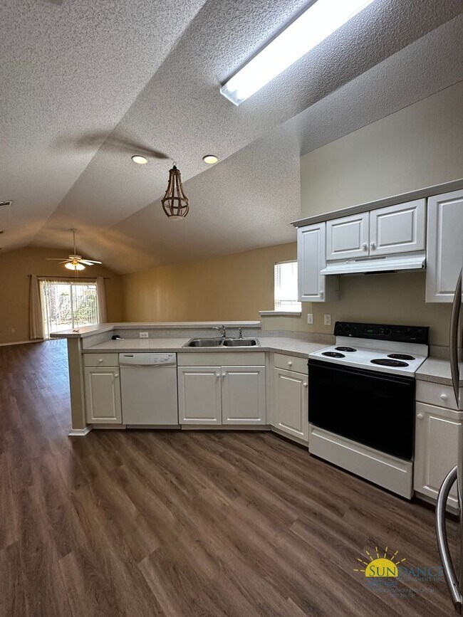 Building Photo - 3 Bedroom Home in Hunter's Run Subdivision