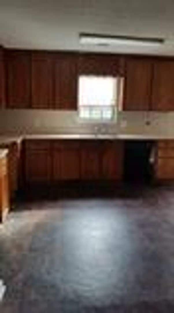 Building Photo - Cozy & Spacious 3 Bedroom Home with Garage and Private Backyard