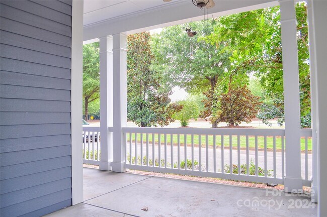 Building Photo - 3010 Colonel Springs Way