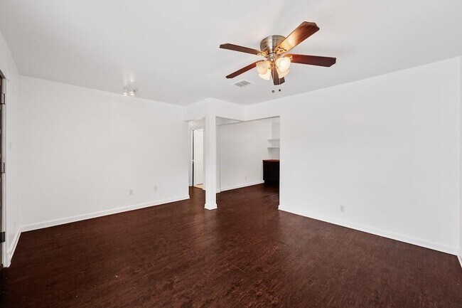 Foto del edificio - 3202 Dolphin Dr