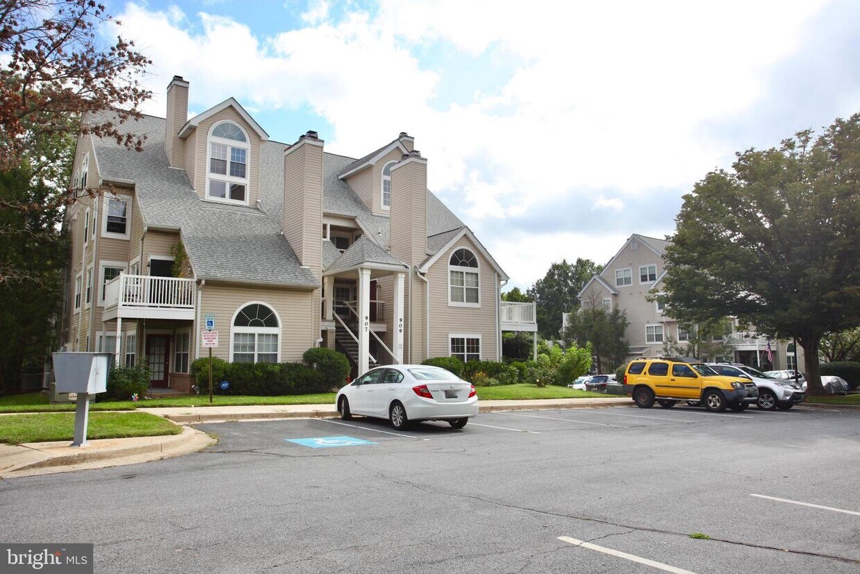907 Hillside Lake Terrace Unit 511, Gaithersburg, MD 20878 Room for