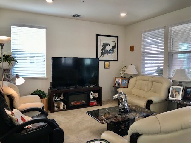 Foto del edificio - 939 Phelan Ave