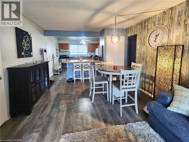 Building Photo - 85 Lyndhurst St