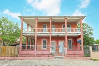 Building Photo - 1517 Garcia St
