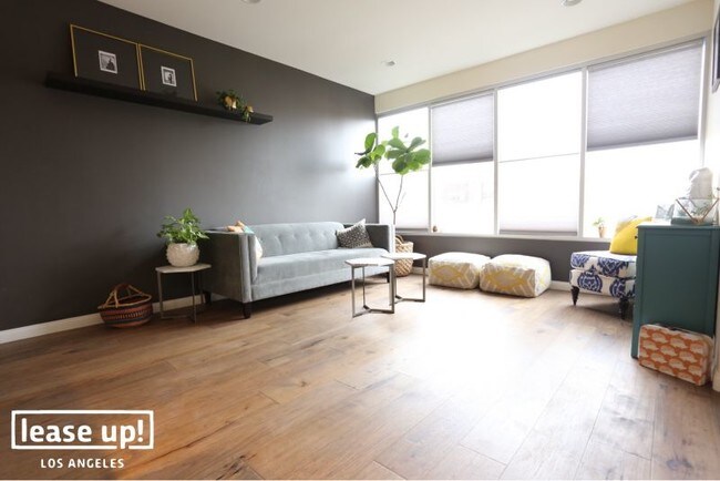 Foto del edificio - 4821 Bakman Ave