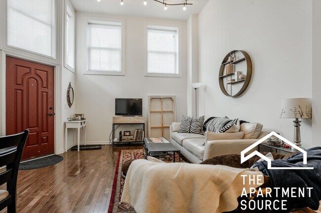 Building Photo - 1761 W Augusta Blvd