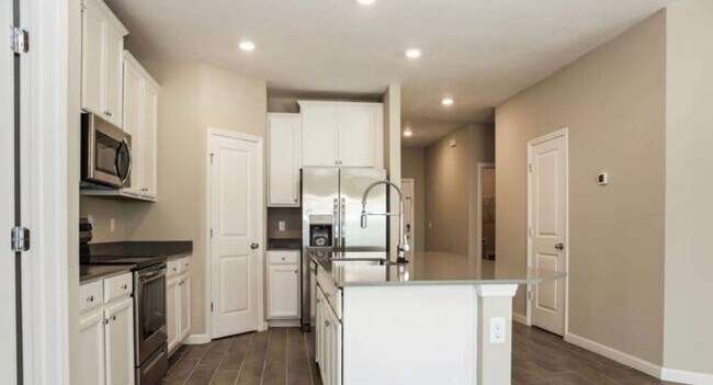 Foto del edificio - 6756 Falls Chase Ln
