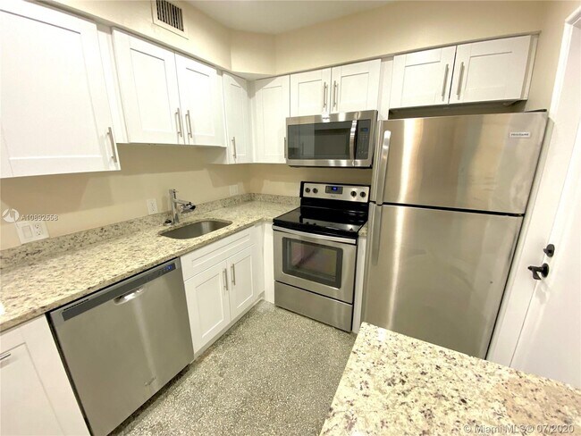Building Photo - 86 Isle of Venice Dr