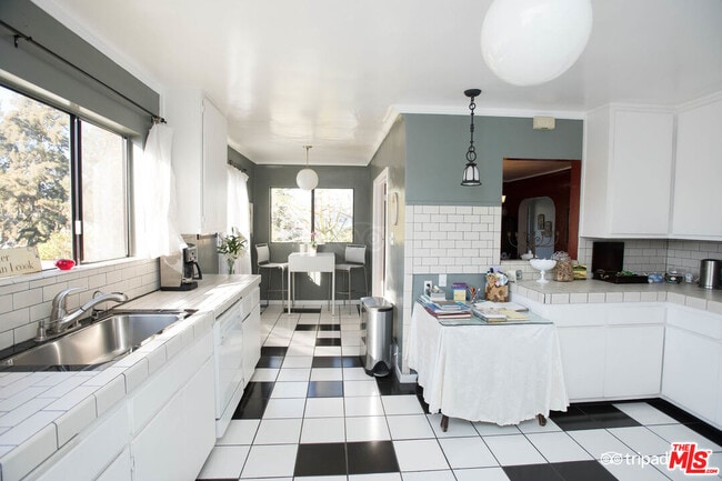 Foto del edificio - 8318 4th St