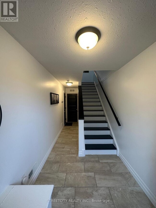 Building Photo - 1850 Beaverbrook Ave