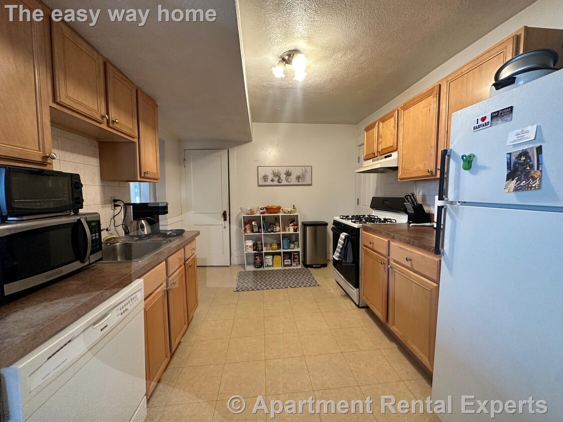 Primary Photo - 222 Summer St