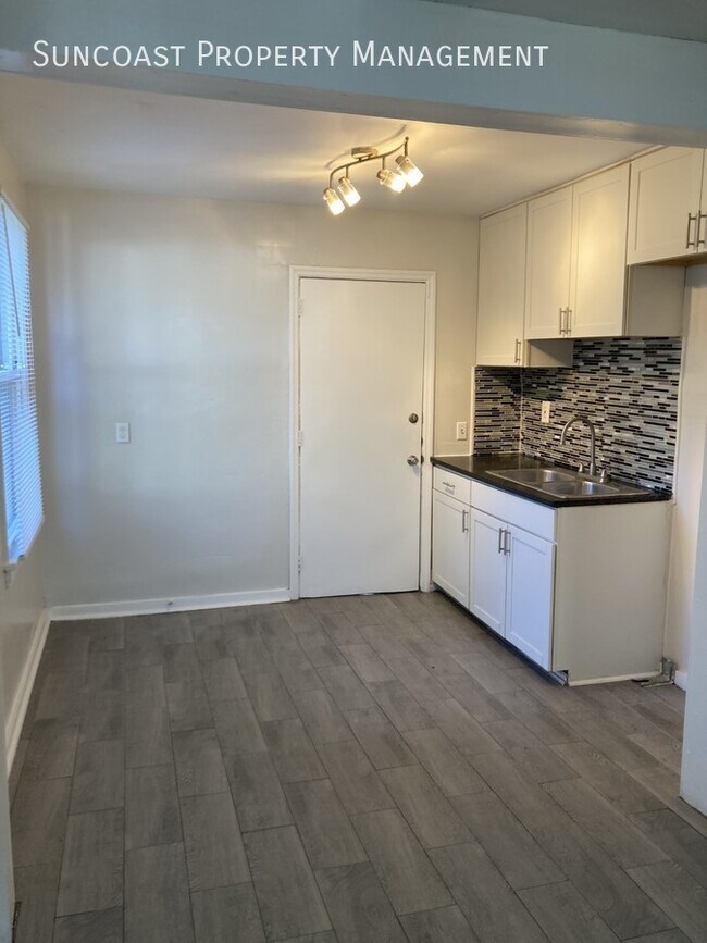 Foto del edificio - Freshly Updated 2BR/1BA Home In Jacksonvil...