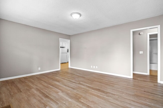 Building Photo - 3 Bedroom Pet Friendly Home For Rent Close...