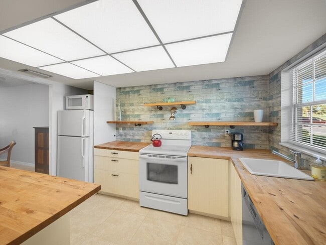 Foto del edificio - 1262 Sugar Sands Blvd