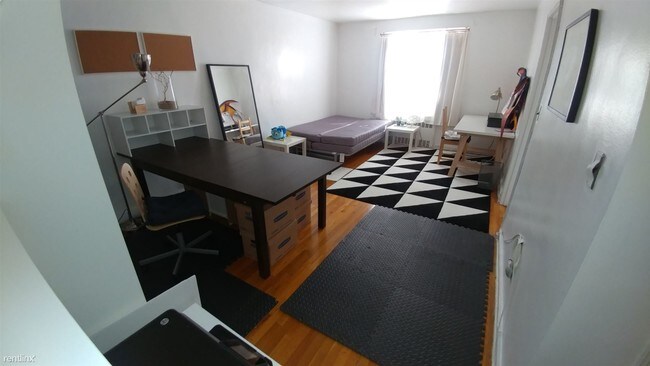 Foto del edificio - 6637 Yellowstone Blvd