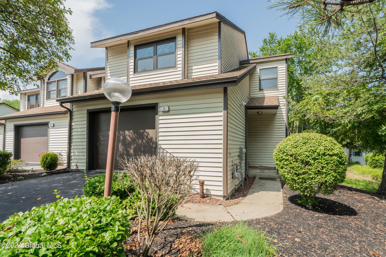 Primary Photo - 1 Surrey Hill Dr