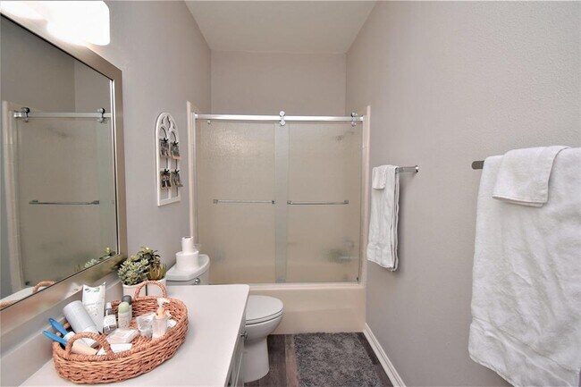Building Photo - 921 Marine Dr