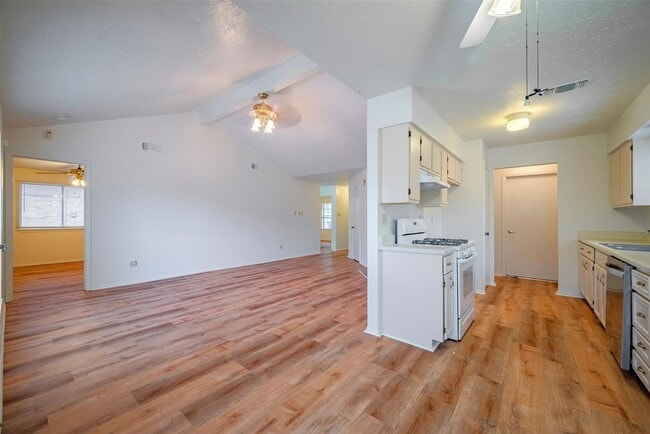 Building Photo - 10906 Maple Rock Dr