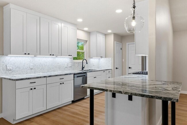 Building Photo - 900 Morgan Hill Dr