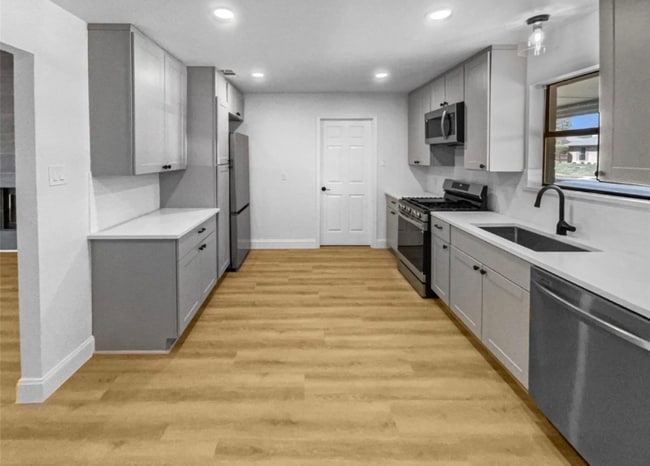 Building Photo - 6807 Abilene Dr