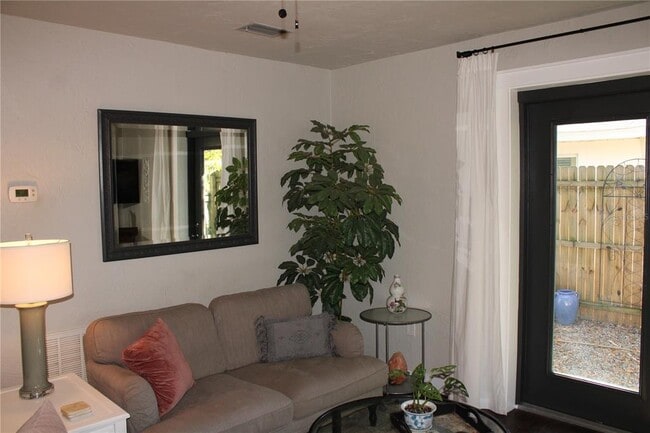 Foto del edificio - 904 17th Ave W