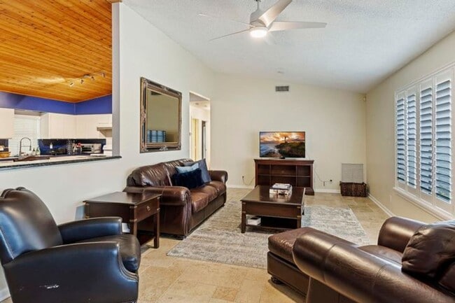 Photo - 756 Juniper Pl House