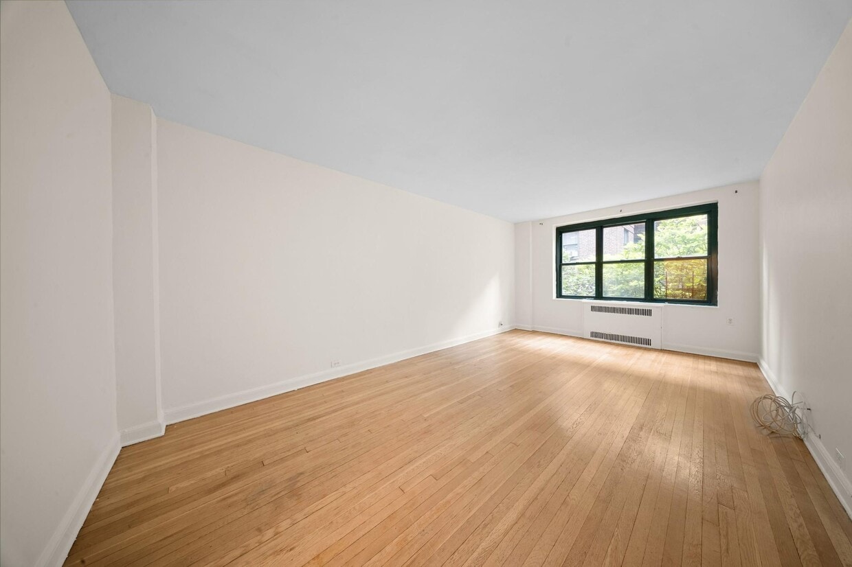 Primary Photo - 78-10 34th Ave