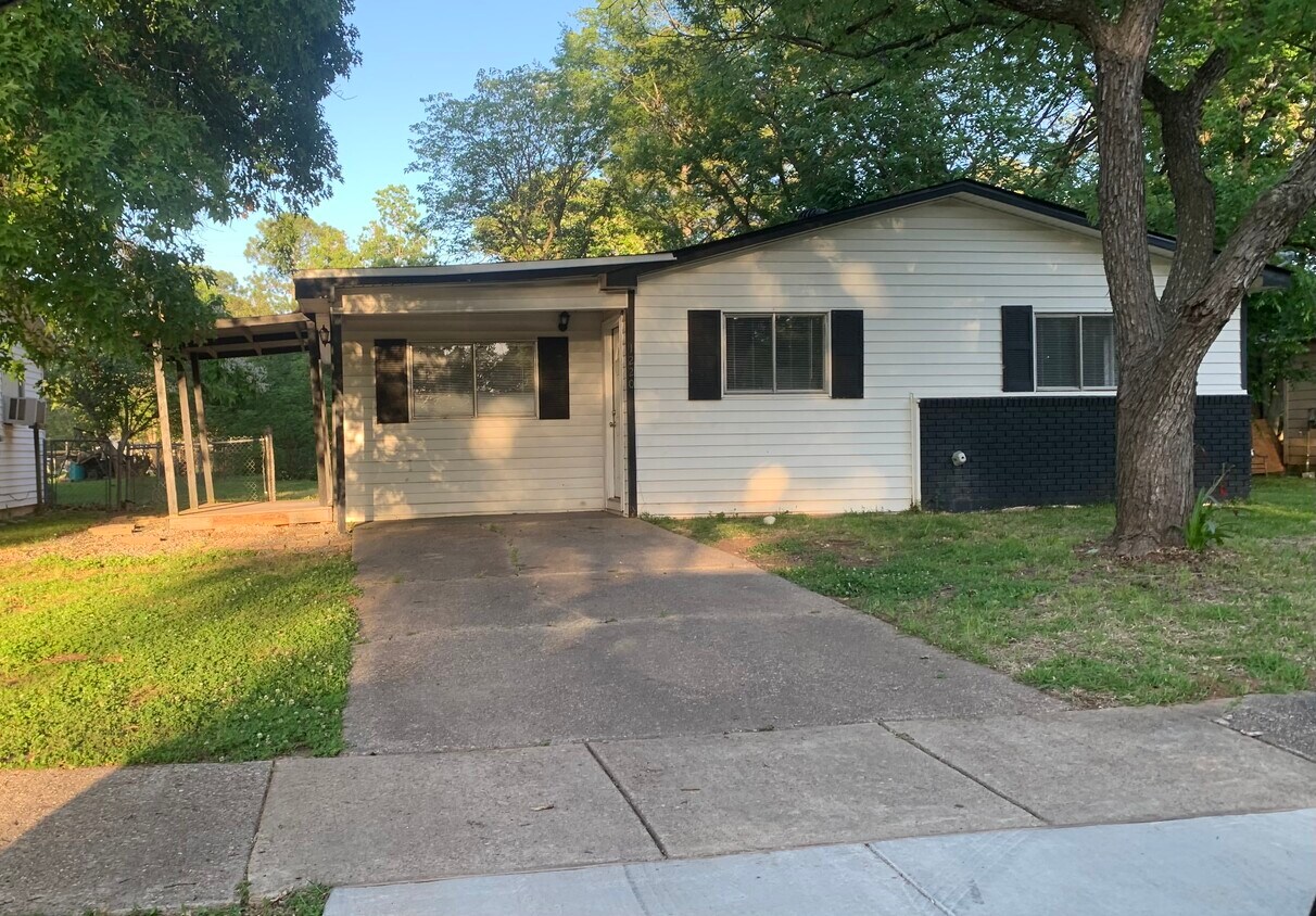 Primary Photo - 1220 Elsa Jane St
