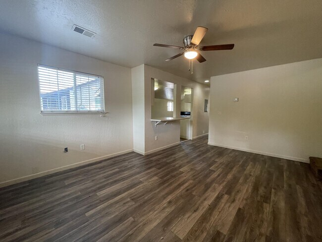 Foto del edificio - 524 W 1st Ave