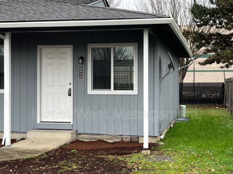 Foto principal - 8005 SE Overland St