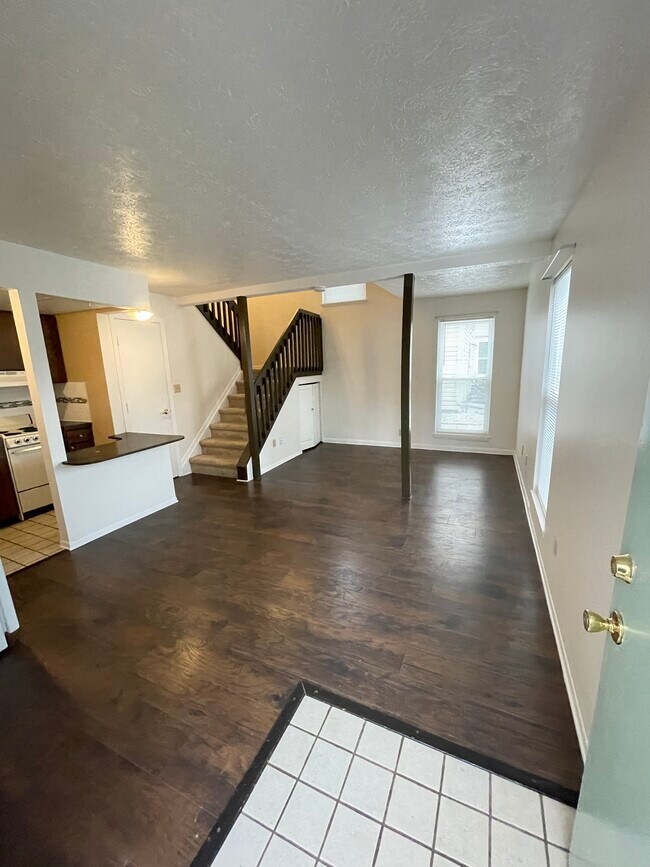 Building Photo - 2189 Glenmount Ave