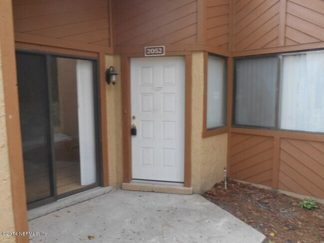 Building Photo - 85 Debarry Ave