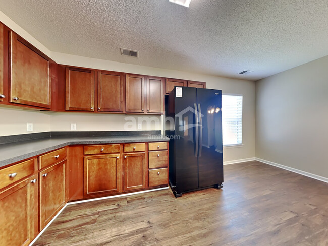 Foto del edificio - 1030 Briar Rose Ln