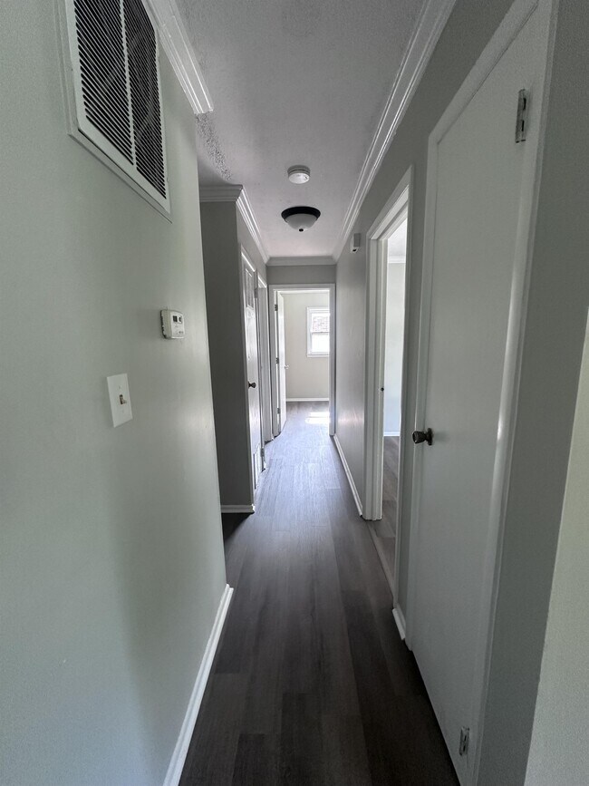 Foto del edificio - 1009 Plainview Dr