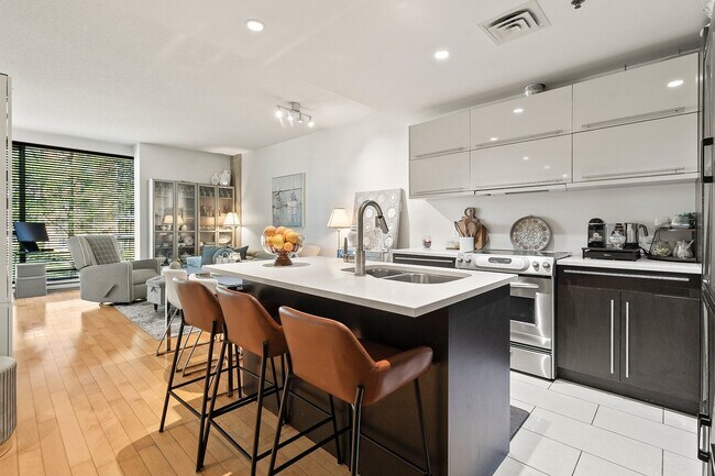 Building Photo - 230 Chem. du Golf