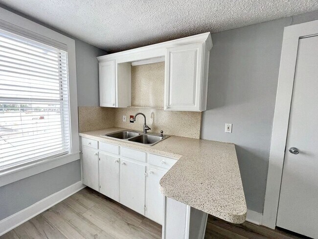 Foto del edificio - 5637 Birchman Ave