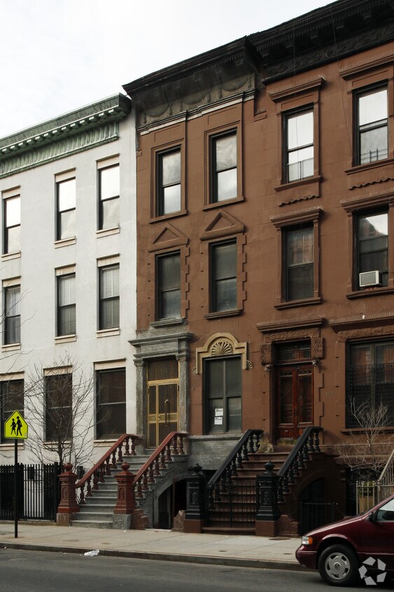 Foto del edificio - 501 Manhattan Ave